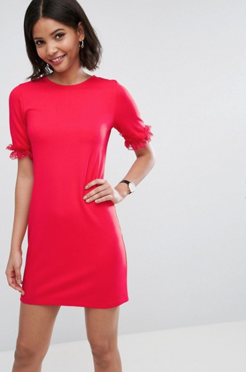 http://www.asos.fr/asos/asos-robe-t-shirt-en-ponte-avec-manches-volantees-en-dentelle/prd/8415160?clr=raspberry&cid=8799&pgesize=36&pge=2&totalstyles=588&gridsize=3&gridrow=10&gridcolumn=2
