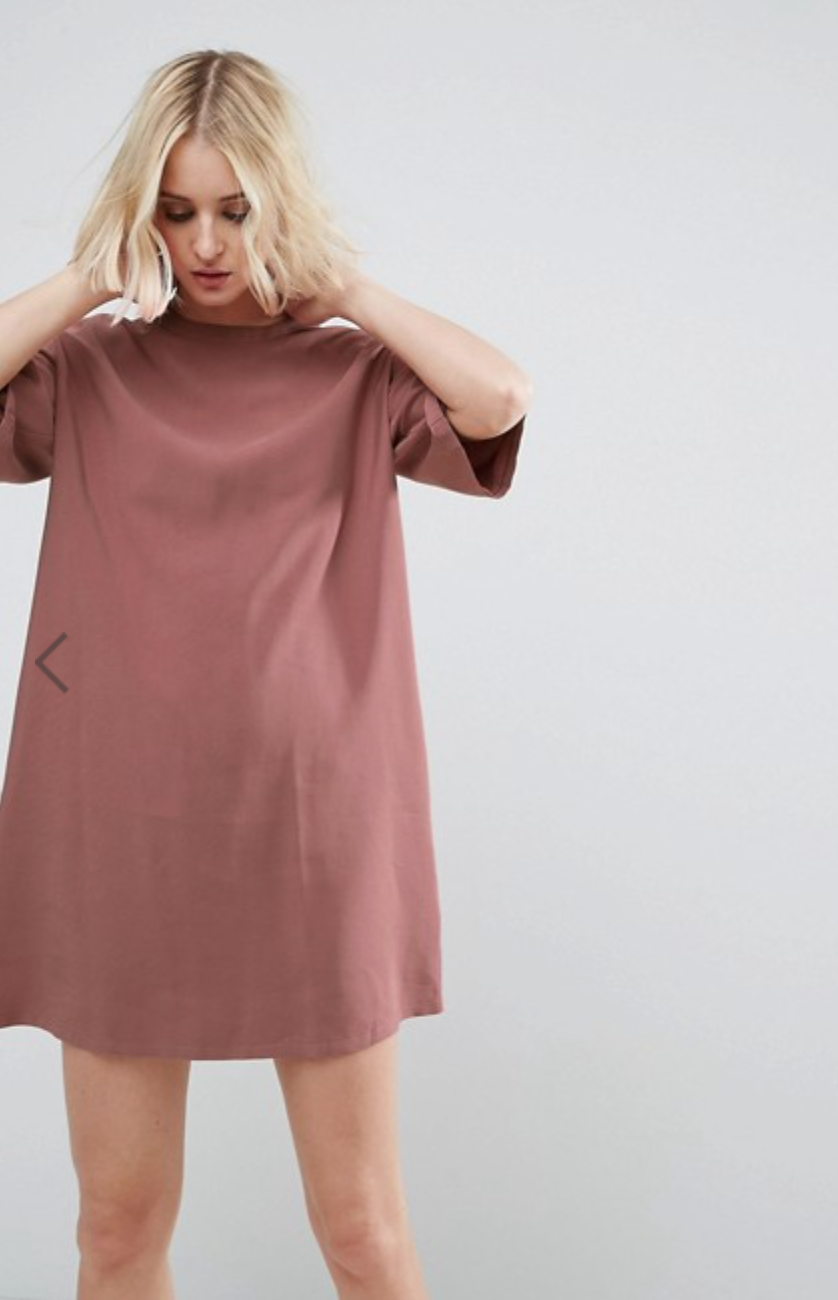 http://www.asos.fr/asos/asos-robe-t-shirt-avec-croisillons-au-dos-et-illets/prd/7788431?clr=vieuxrose&cid=8799&pgesize=36&pge=0&totalstyles=36&gridsize=3&gridrow=5&gridcolumn=3